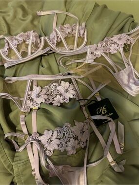 Honey Bitdette 
Embroidered Floral Lace Lingerie Set in Light lavender